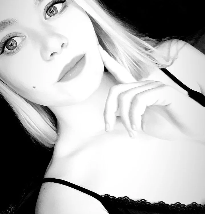 MelissaFeels' Offline XXX Chat