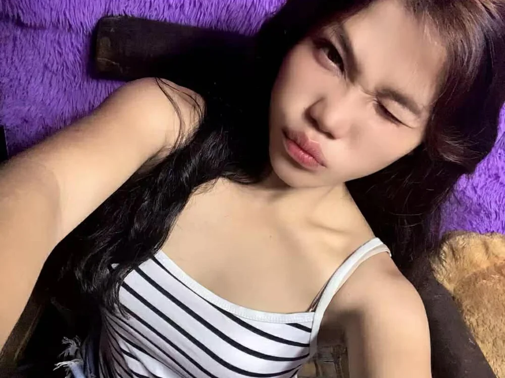 kiffy_miley79 Obrolan XXX Offline