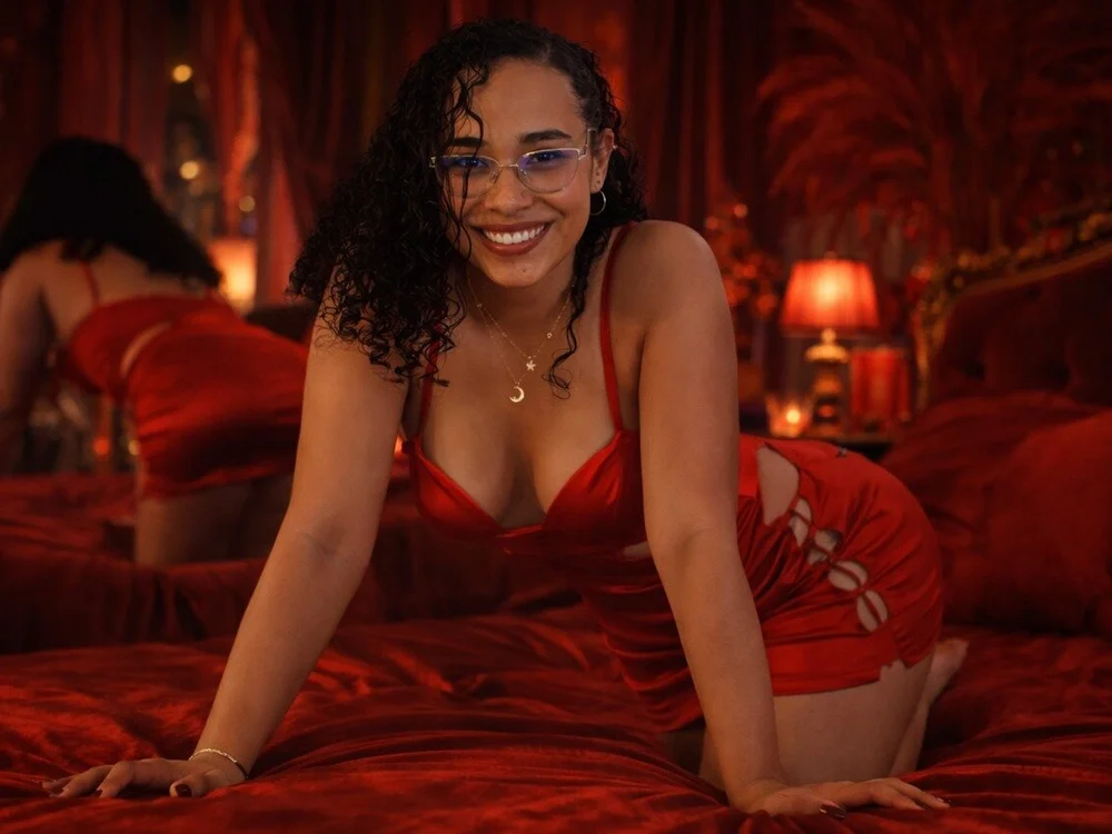 Sharonn_Jacksonn's Offline Chat Room