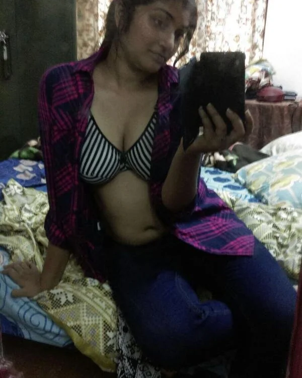 indian_bhabhi_masti's most recent online preview