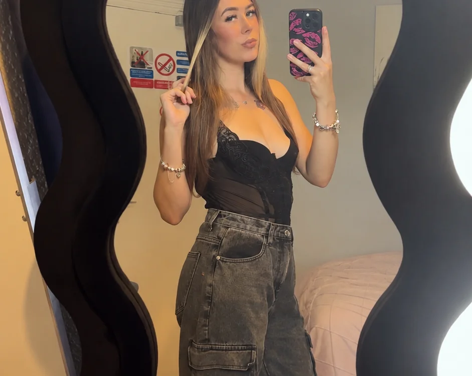 Violetcambabe's Offline XXX Chat