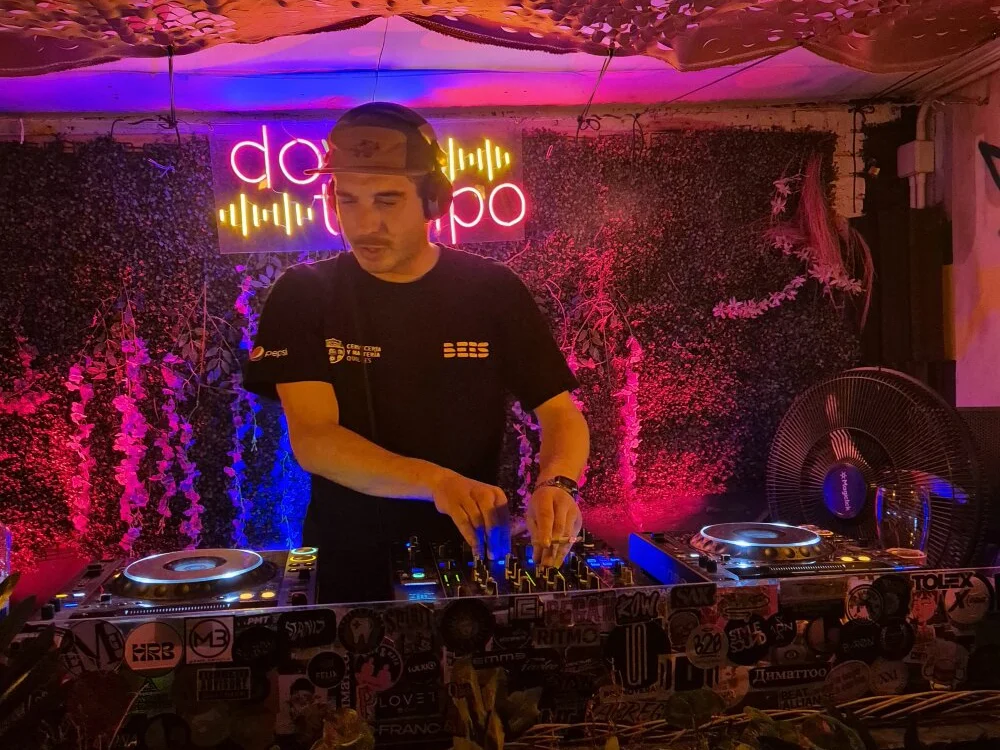 Cachencho-16's Offline XXX Chat