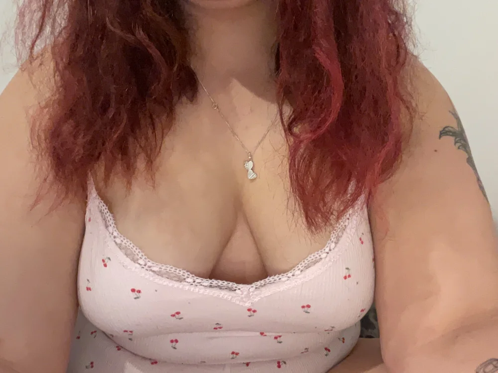 YourCurvyBrunette offline chatrum