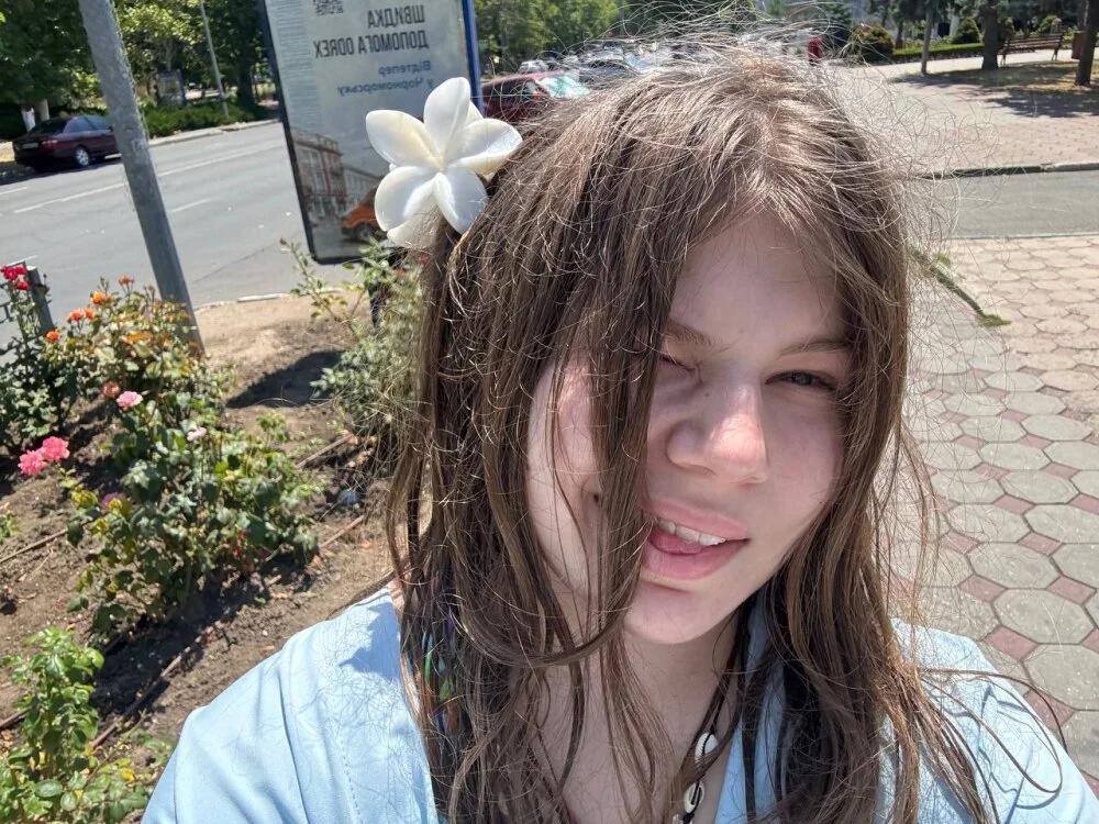 Lilly_Jess Offline XXX-Chat