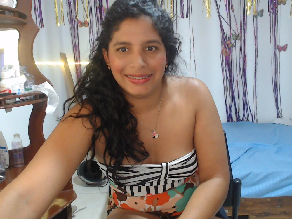 دردشة sexyhot20xxx الجنسية دون اتصال