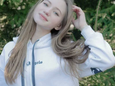 EstellOnorati Female Leather Free Cam Nude