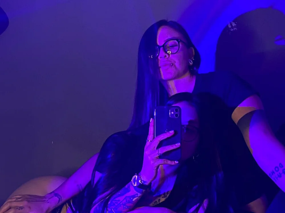 Offline chatovací místnost moonbluee_