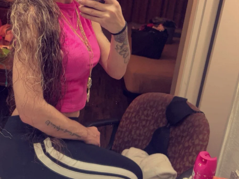 Italiansexywhore's Offline XXX Chat