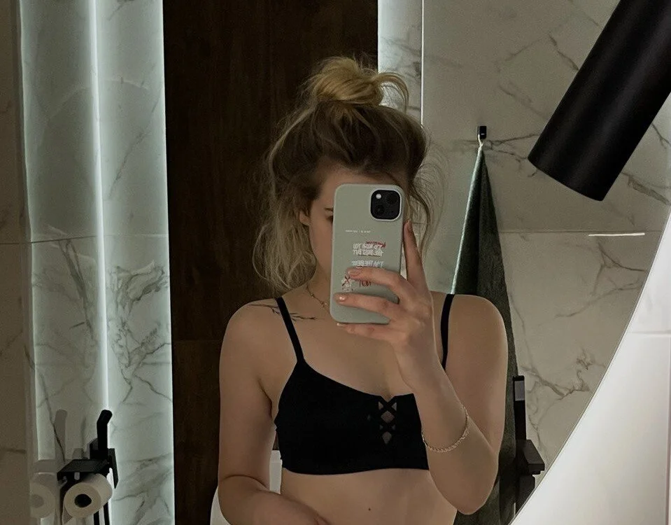 naya_may's Offline Chat Room