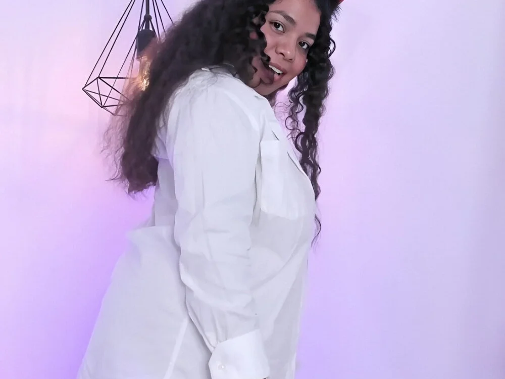 yulissa18 现场XXX聊天