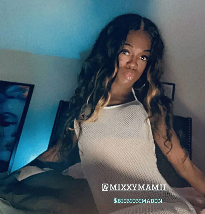 mixxymamii: συνομιλία ΧΧΧ εκτός σύνδεσης