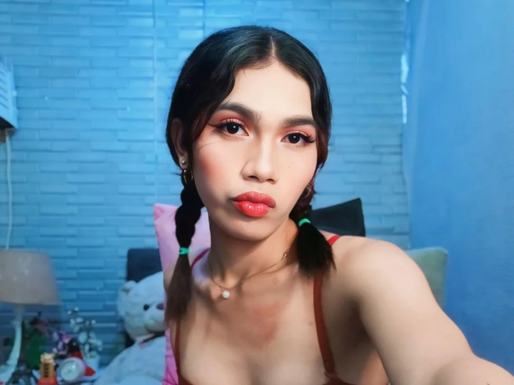 AsianHotslim03's Offline Chat Room