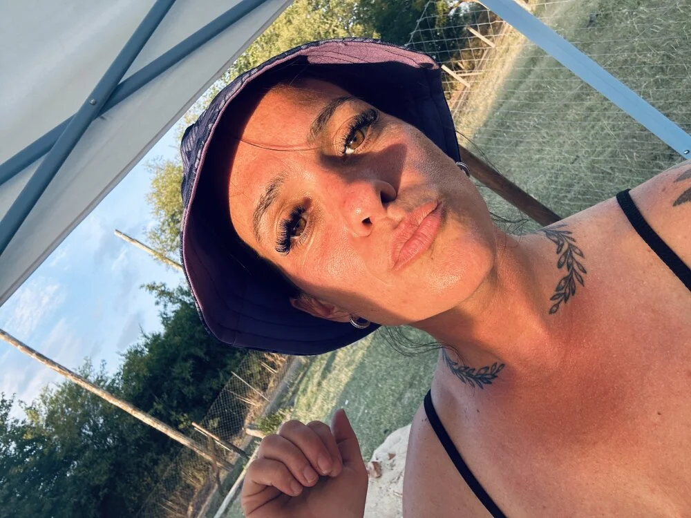 دردشة Donatellaaa07 الجنسية دون اتصال