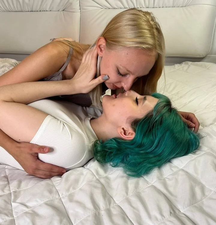 AttractiveBabes' Offline XXX Chat