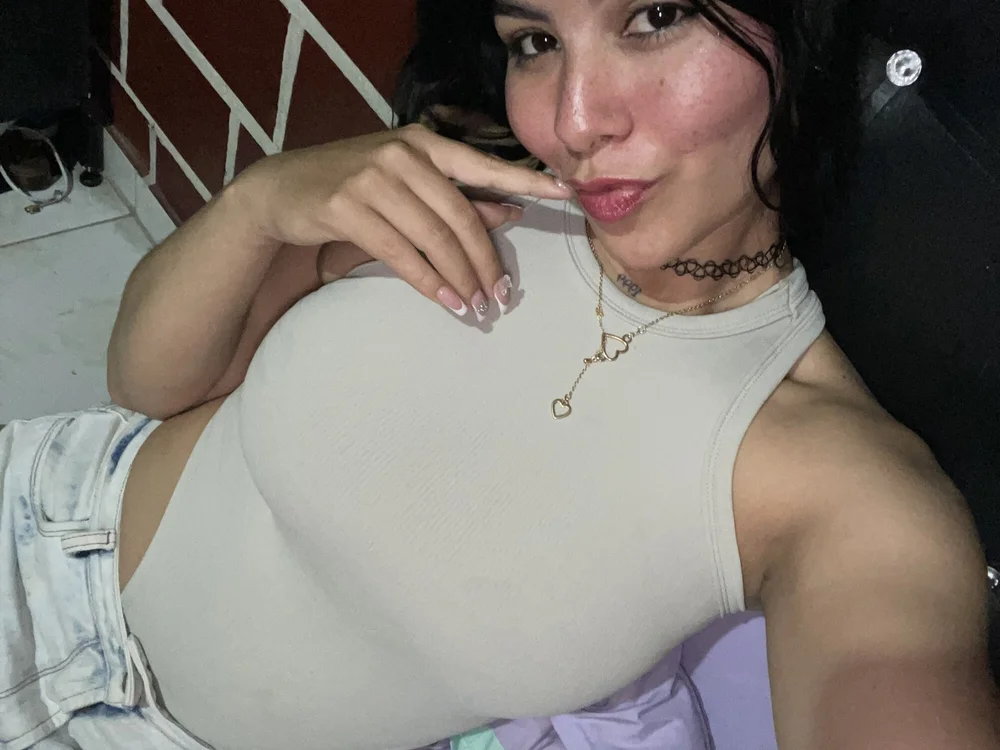 Corina_love's most recent online preview
