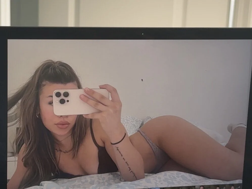 squirtingsamantha's Offline XXX Chat