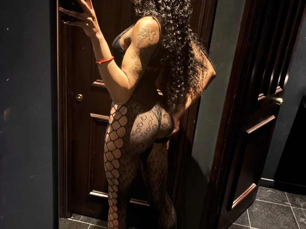 callmebbydior's Offline XXX Chat