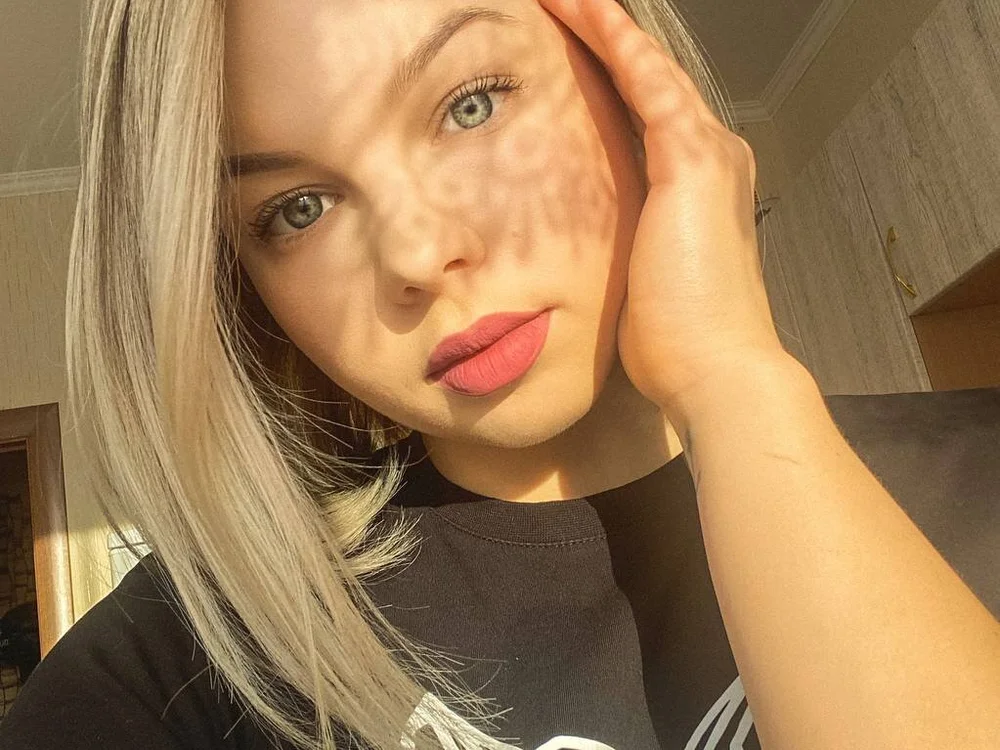 Francesca_Vega offline chatrum