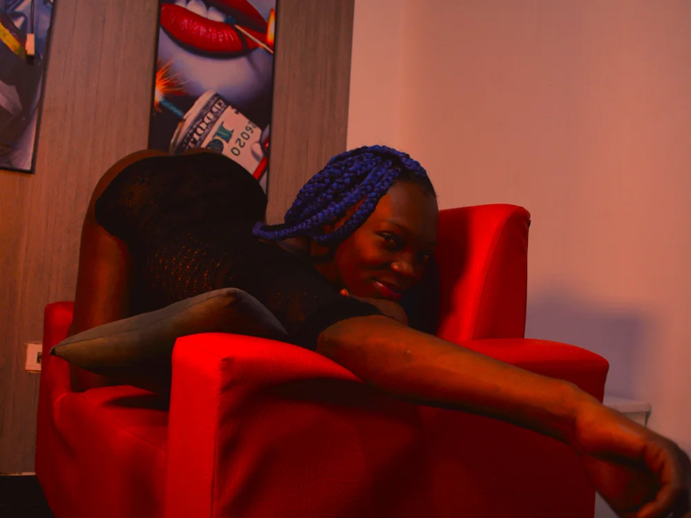 ebony_valentina's Offline XXX Chat