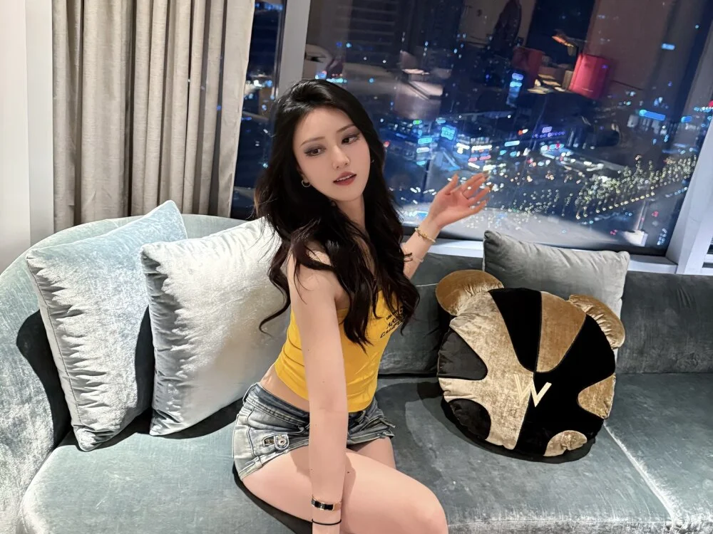 BAEK_HYUN's Offline XXX Chat