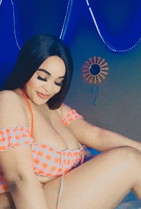 hotncurv8 Chat XXX offline