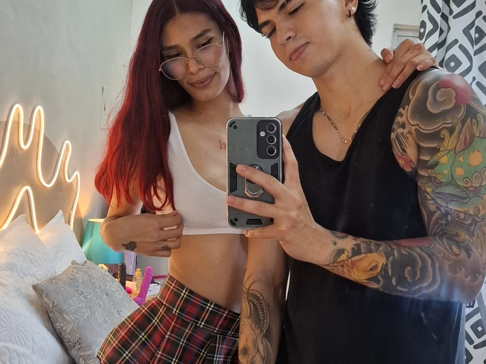 Jake_And_Nicolee's Offline XXX Chat