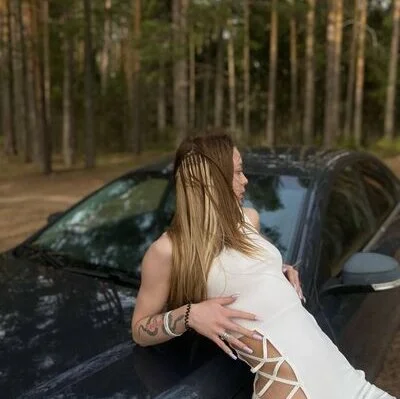 EmilieLong 離線 XXX 聊天