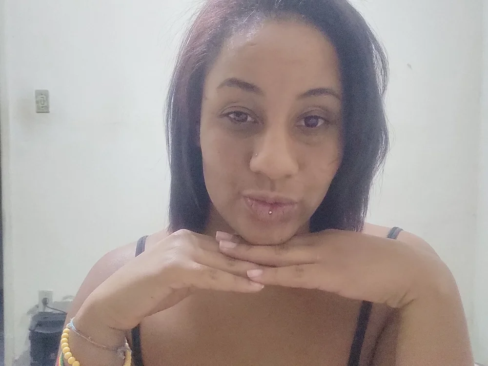 Gabriella180's Offline Chat Room