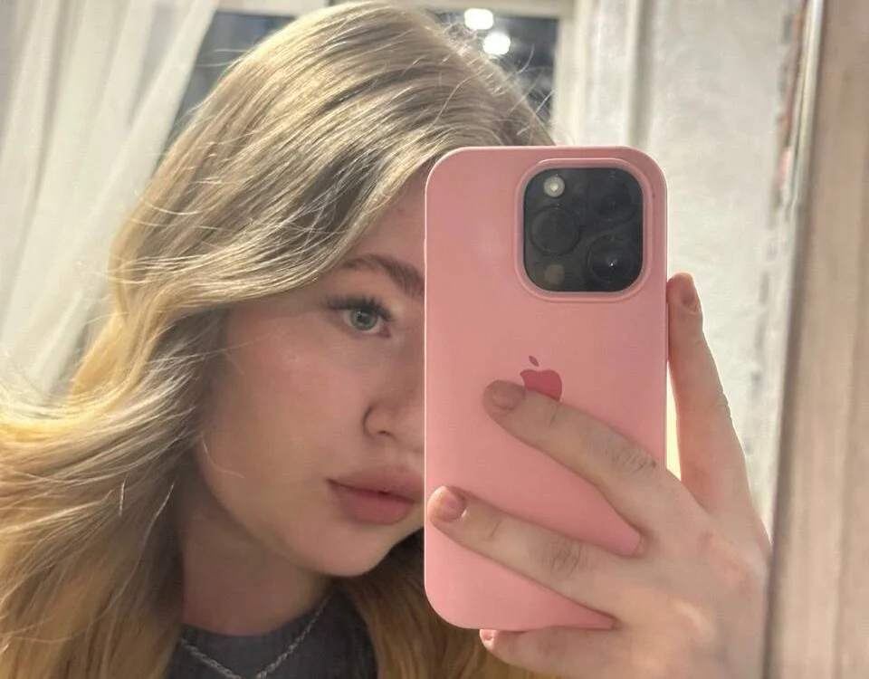 FeliciaLorne 離線 XXX 聊天