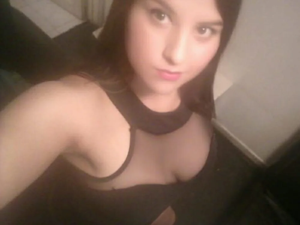 Stefania_Ruby's Offline Chat Room