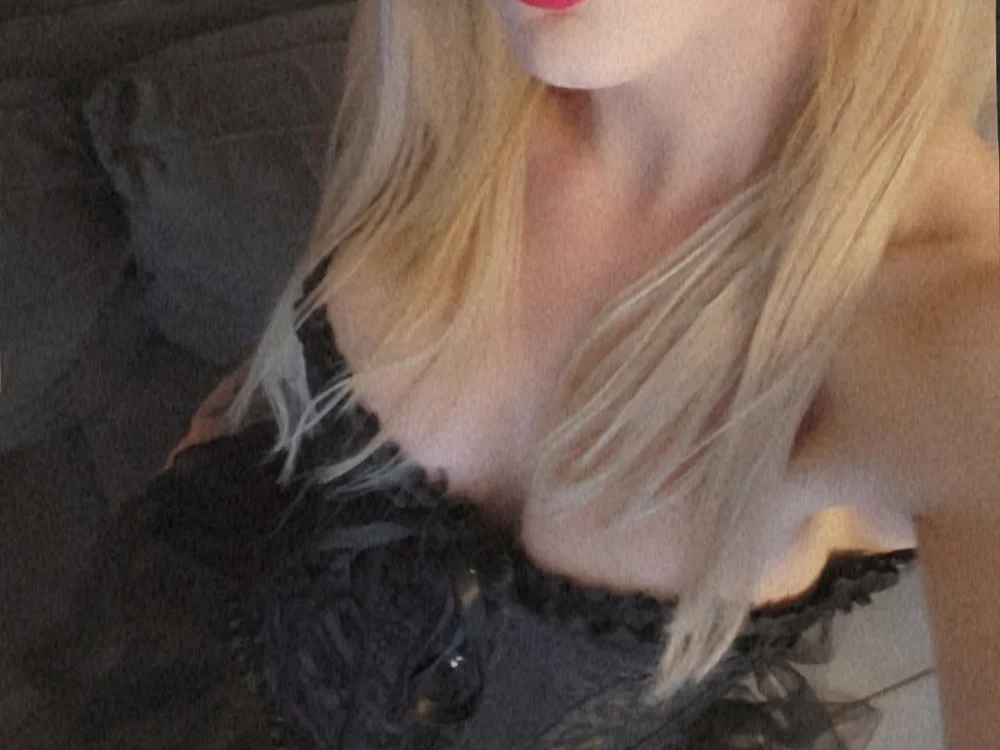 Live Chat with Gwenny-Grace on StripChat