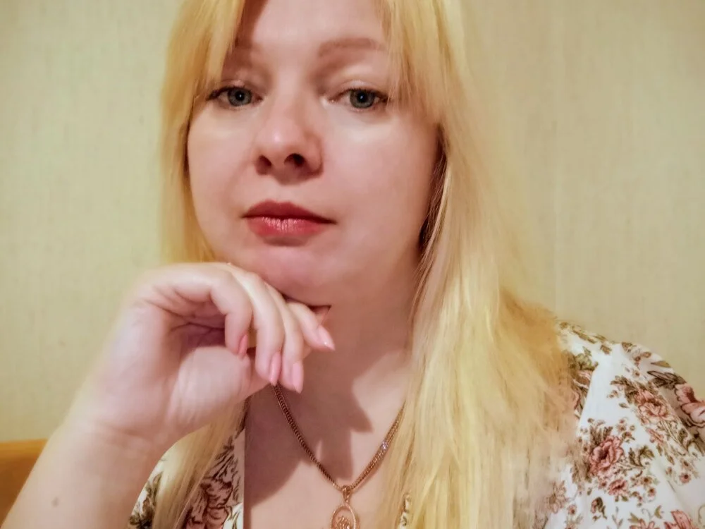 Lauri_scherri Offline XXX-Chat