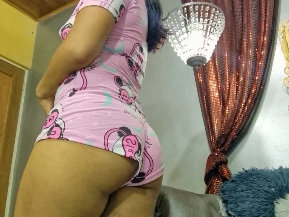 Yourgirl-thaly20 Chat XXX offline