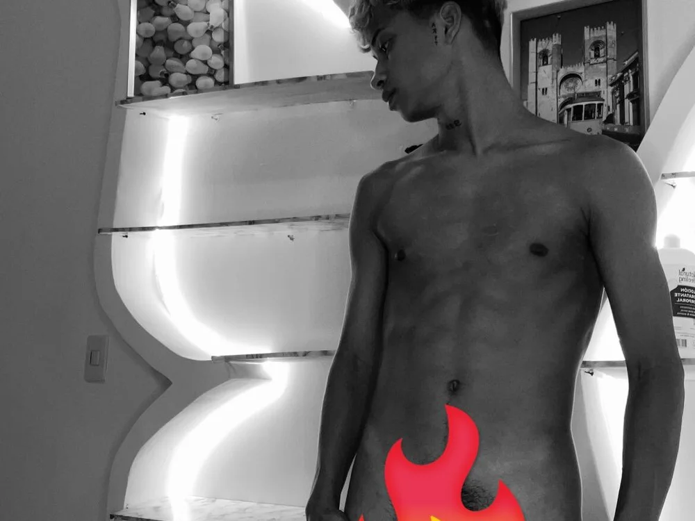 GOLD_BOYS Adlı Modelin Çevrimdışı XXX Sohbeti