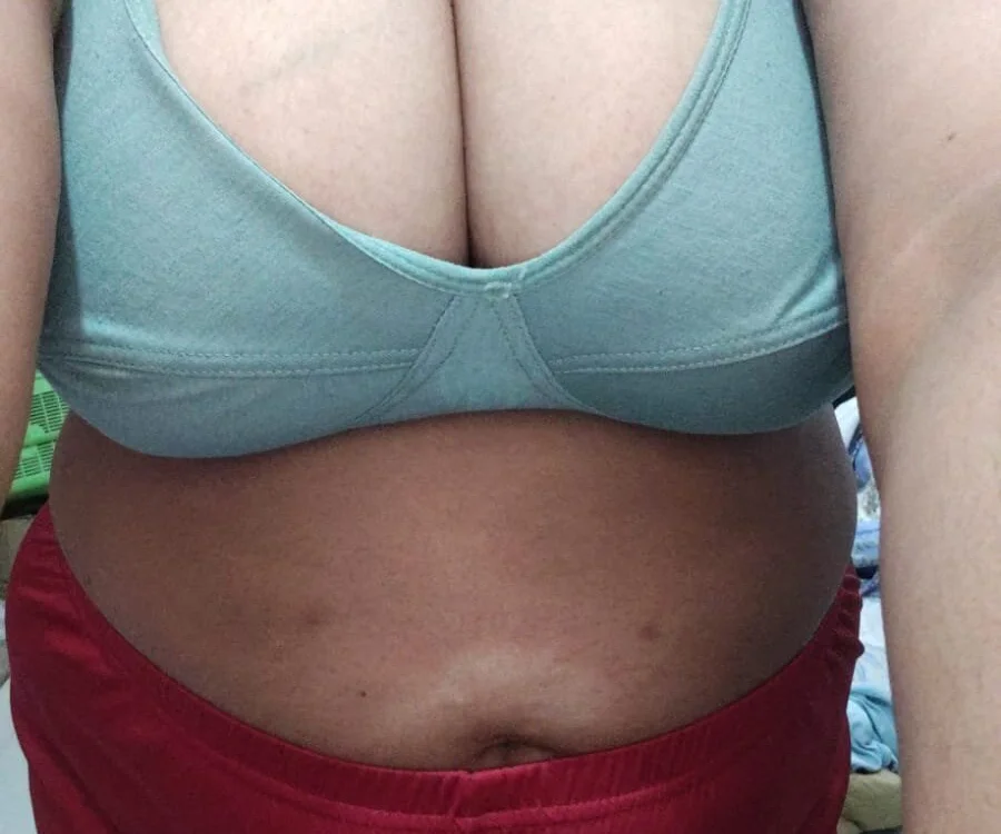 Hot_Aunty_44's Offline XXX Chat