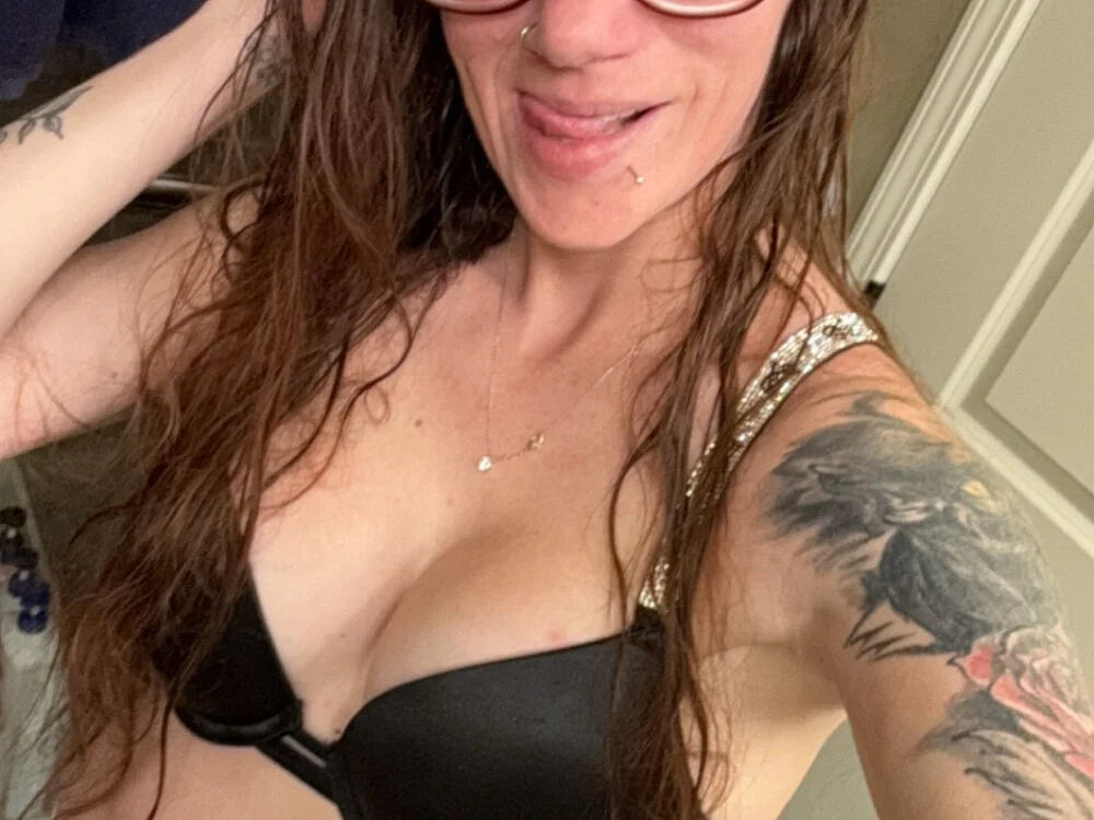 yourstrulylivy69's Offline XXX Chat