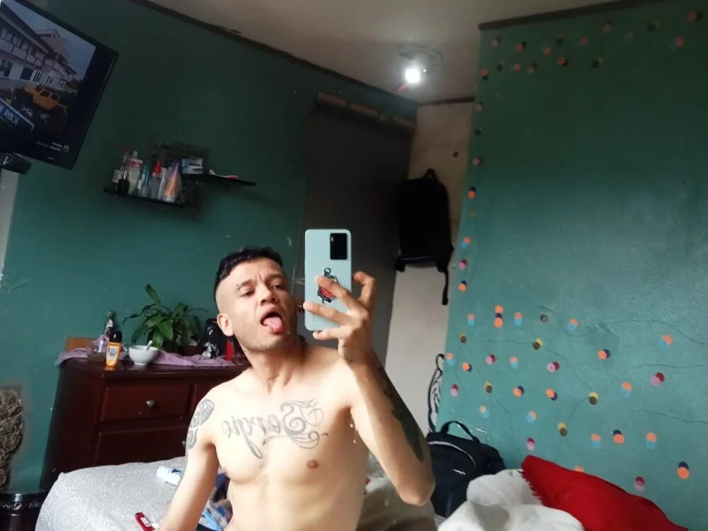 Liam_Wild_ Offline XXX-Chat