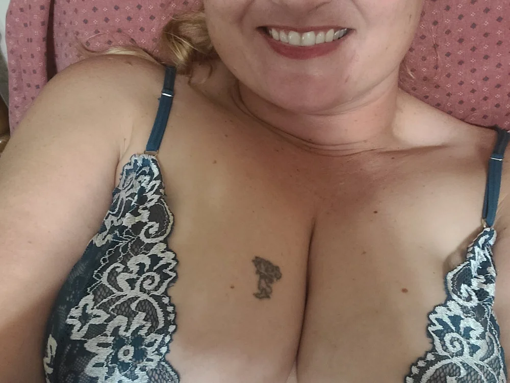 yellowrose1202's Offline XXX Chat