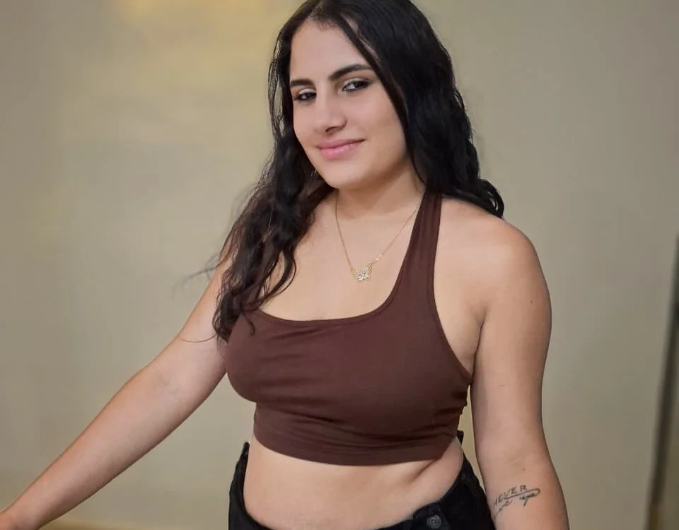 arianna_clark1's Offline Chat Room