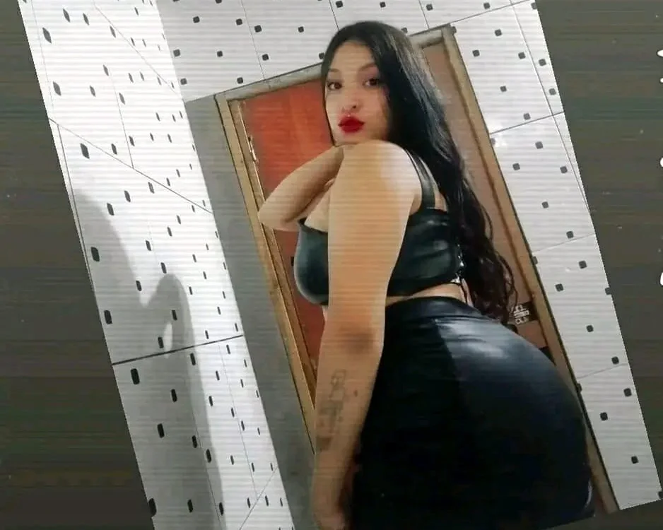 lady_bad's Offline Chat Room