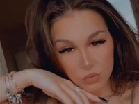 XXX chat uživo modela LouannaHart