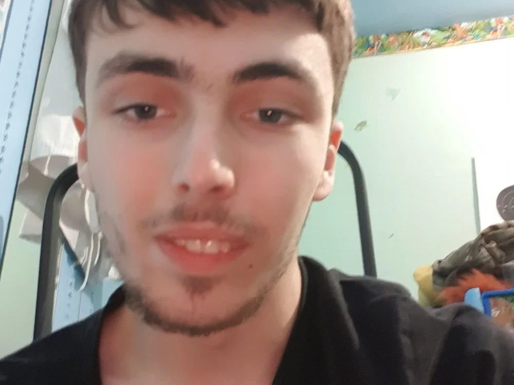 Alexles22's Offline Chat Room