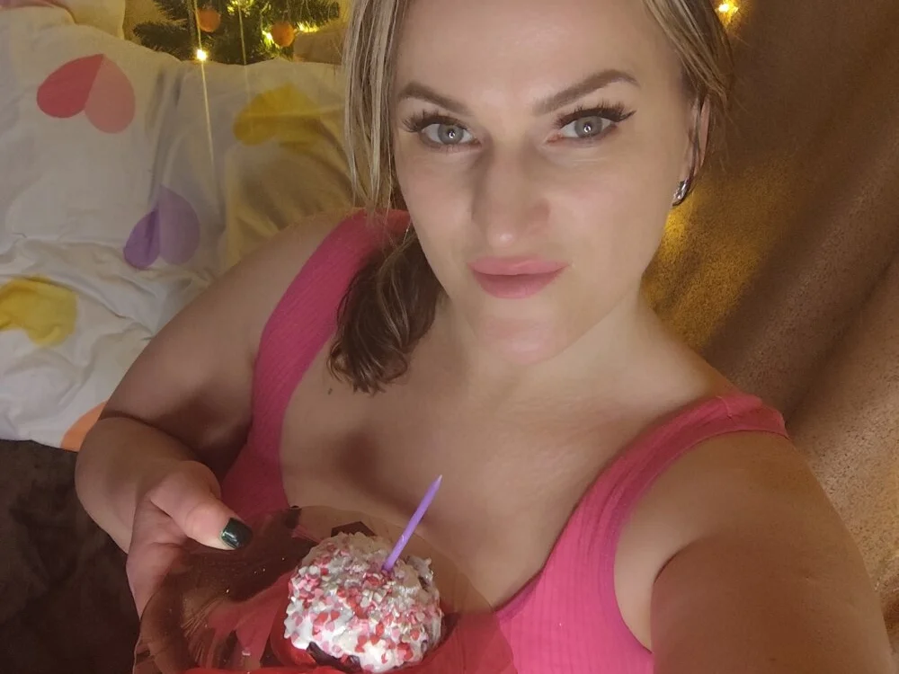 AnyutaSweety offline XXX-chat