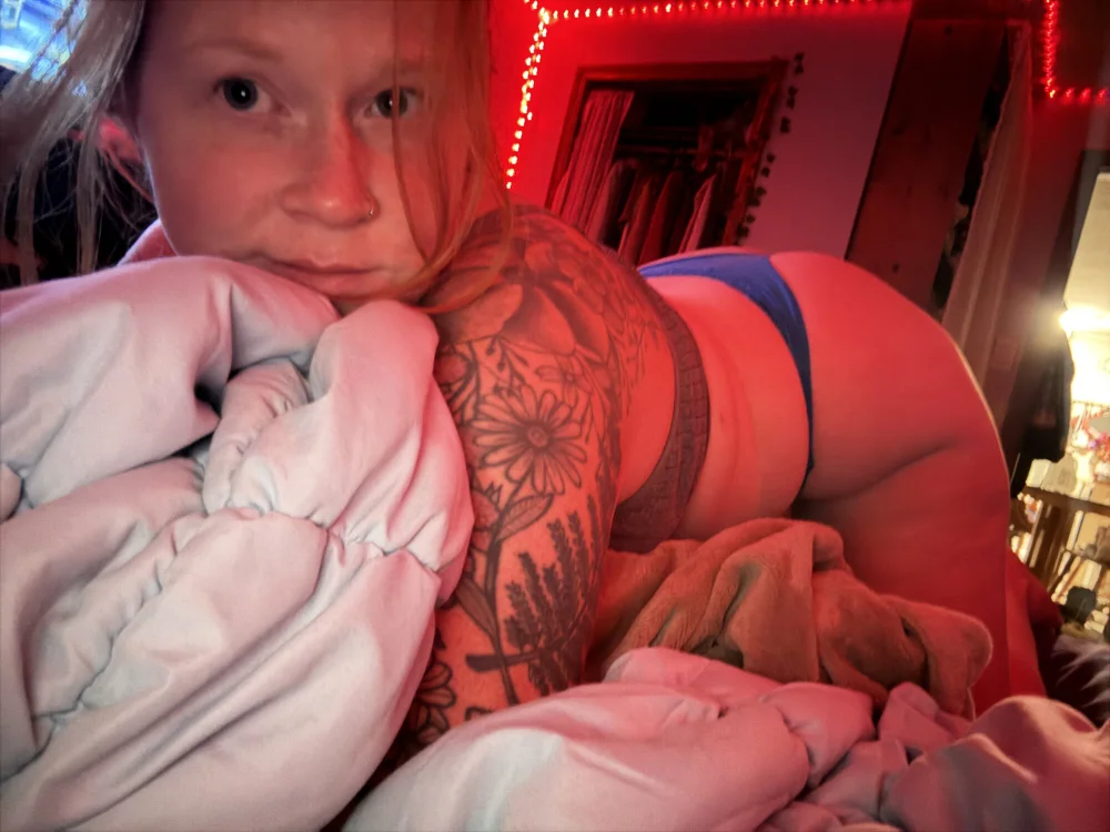 RedVelvetVixen Adlı Modelin Çevrimdışı XXX Sohbeti