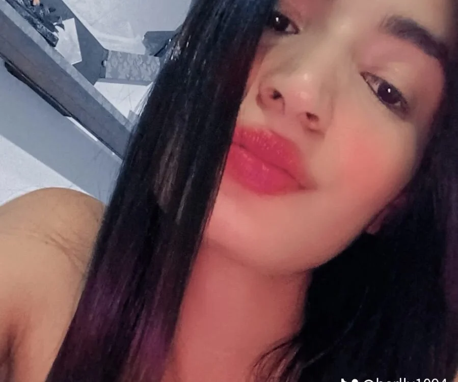 Sweet_Amanda_95 Offline XXX-chat