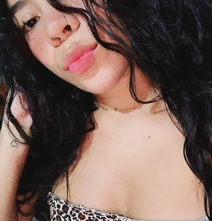 Ariannyleal's Offline Chat Room