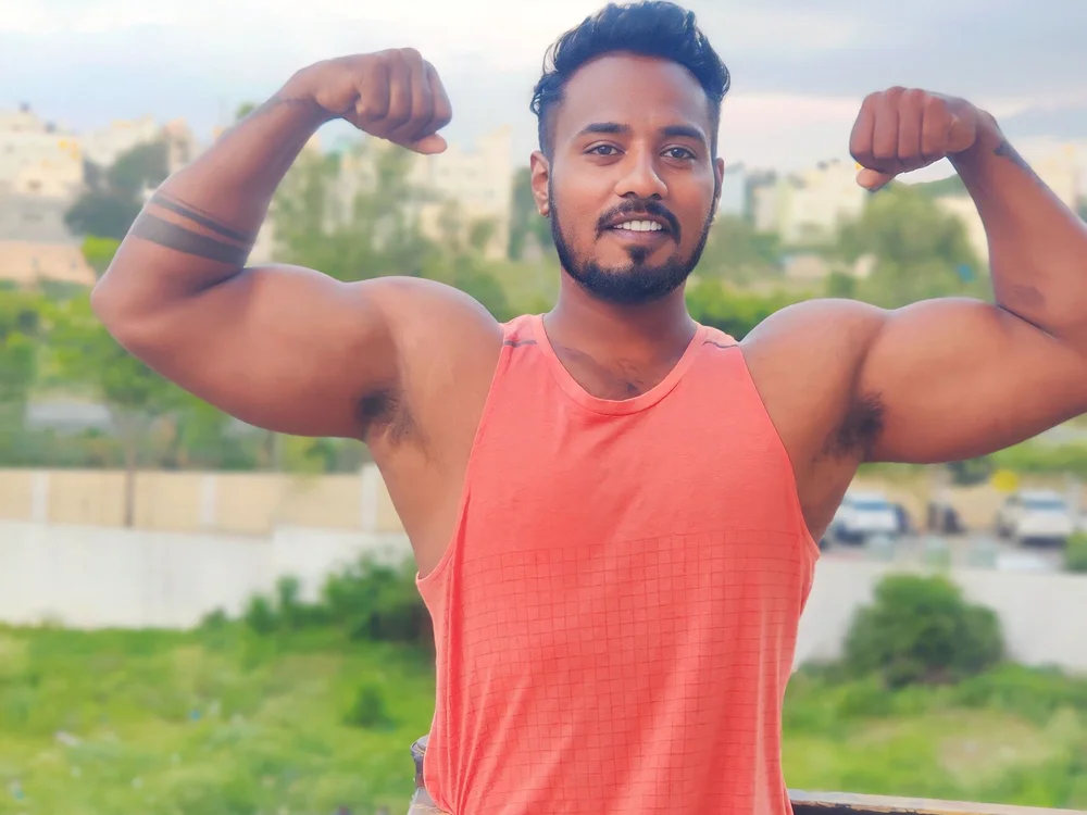 indiandesiguys2023's Offline XXX Chat