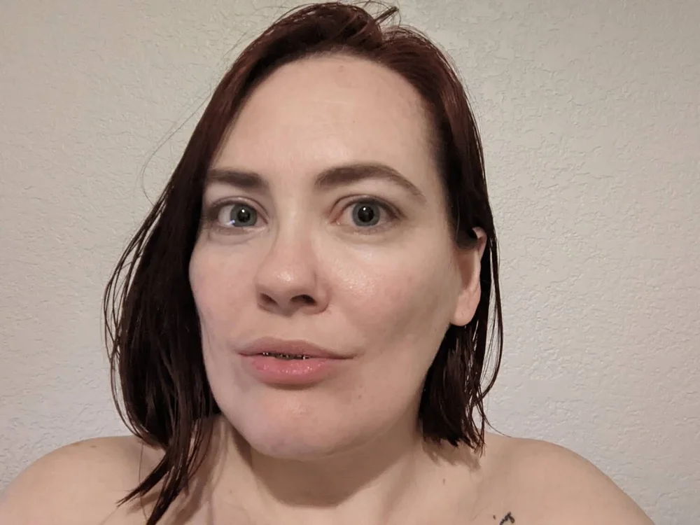 blacklipstick's Offline Chat Room