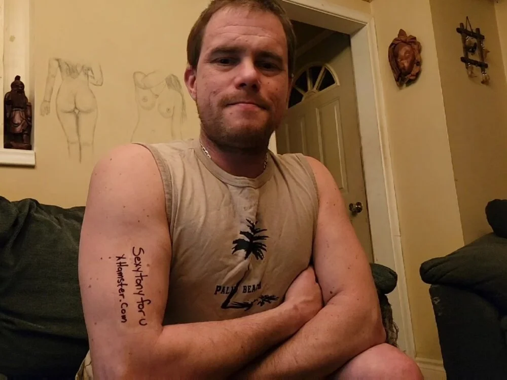 Sexytonyforu's Offline XXX Chat