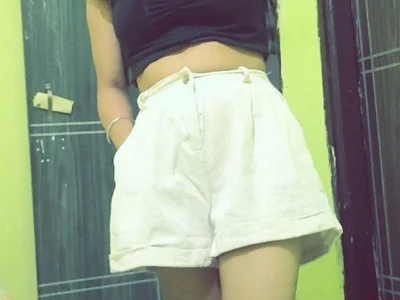 Hoti_Damini Female Cuckold Free Cam Strip